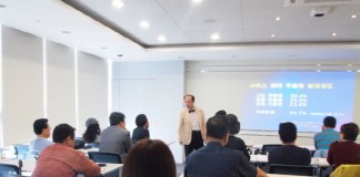 무릎 꿇고, 뺨 맞고…감정노동 관리사 관심 커져