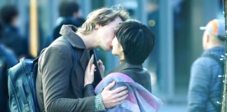 휴대용 실시간 음성 통역기 ‘일리’…키스까지?