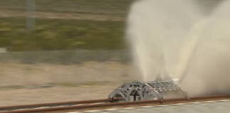 서울~뉴욕을 2시간?…’하이퍼루프’ 첫 주행 테스트 성공