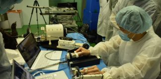 KAIST 내시경 수술로봇…돼지 배꼽지나 담낭 수술