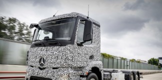 메르세데스 벤츠 전기차 , 테슬라 ‘모델X’와 정면 대결…10월 파리서 공개